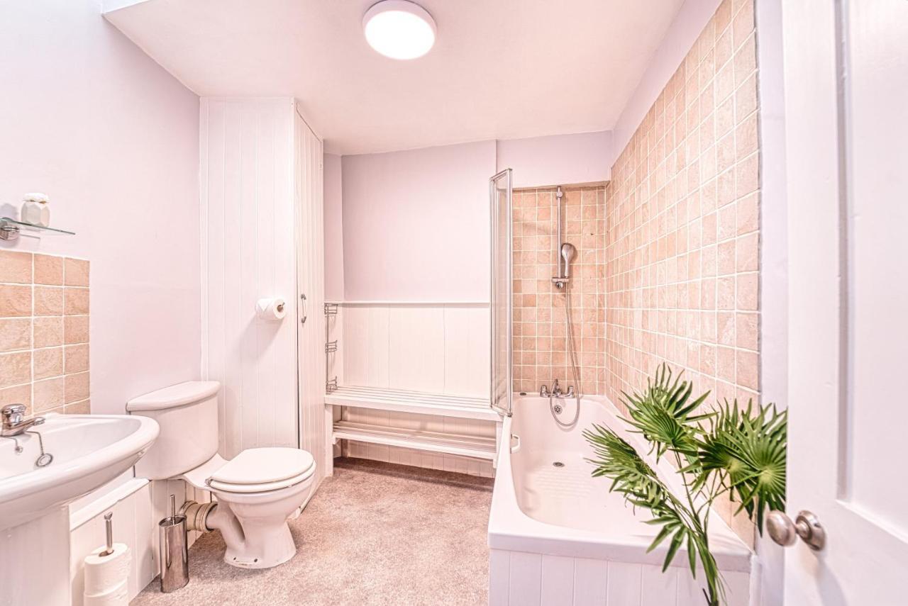 The Stylish Gem Of Bath - Football Table - Sleeps 10 ภายนอก รูปภาพ