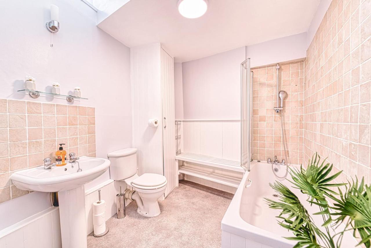 The Stylish Gem Of Bath - Football Table - Sleeps 10 ภายนอก รูปภาพ